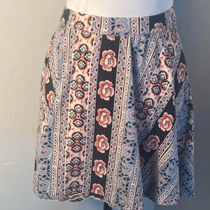 Hollister, M mini, elastic waist, flared vertical floral and geometric pattern